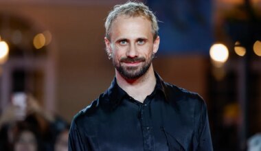 La hermética vida privada y la alergia a las redes de Oriol Pla, primer actor español en ganar el Emmy Internacional - El Mundo