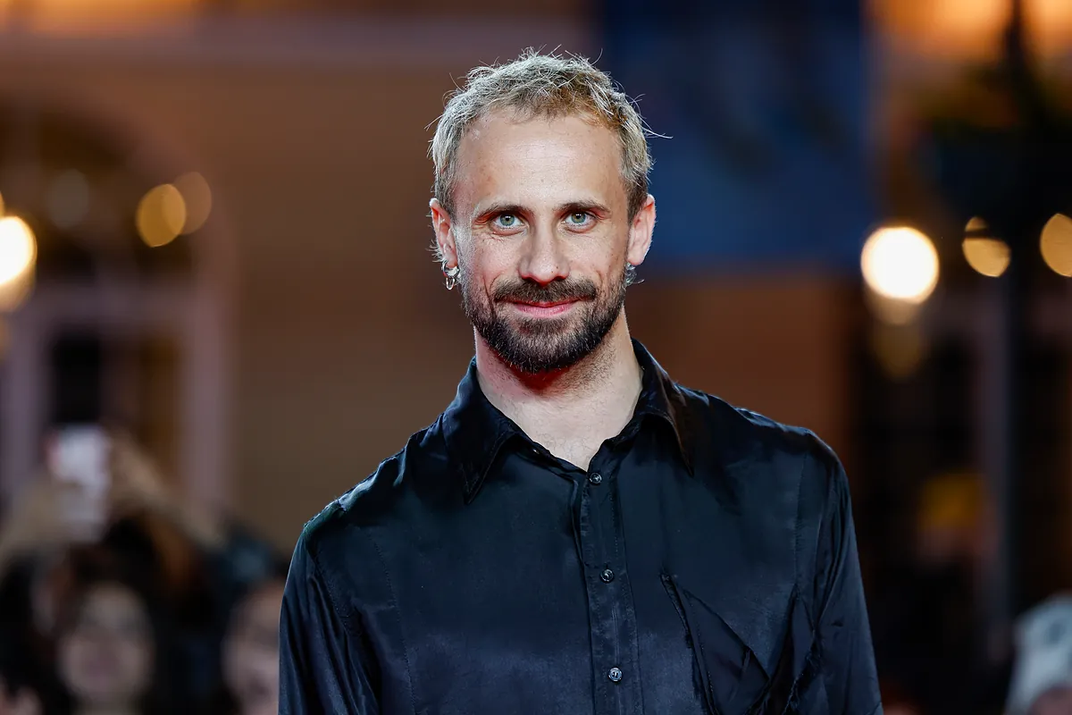 La hermética vida privada y la alergia a las redes de Oriol Pla, primer actor español en ganar el Emmy Internacional - El Mundo