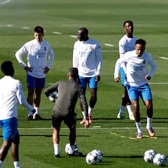 Xabi inaugura su búnker