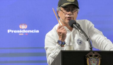 "Son falsos": Petro niega vínculos de la inteligencia colombiana con una guerrilla