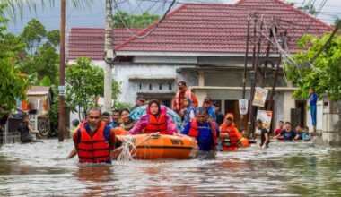 Al menos ocho muertos por las inundaciones y aludes en la isla indonesia de Sumatra