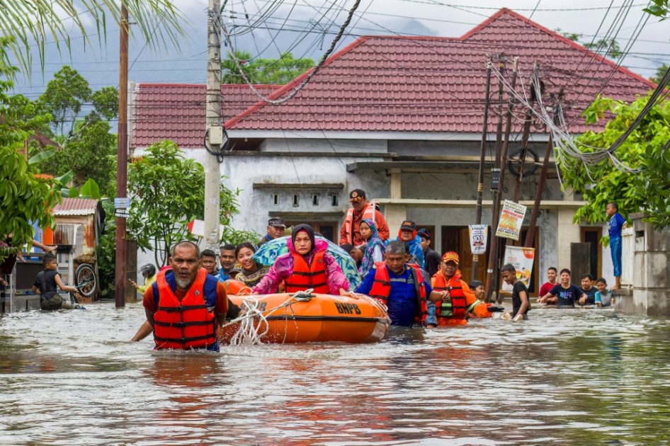 Al menos ocho muertos por las inundaciones y aludes en la isla indonesia de Sumatra
