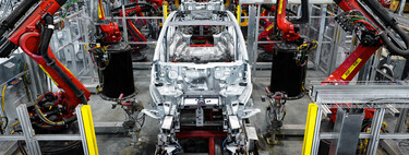 Tesla gana seis veces más dinero por cada coche vendido que el resto de marcas. Su secreto, una simple máquina