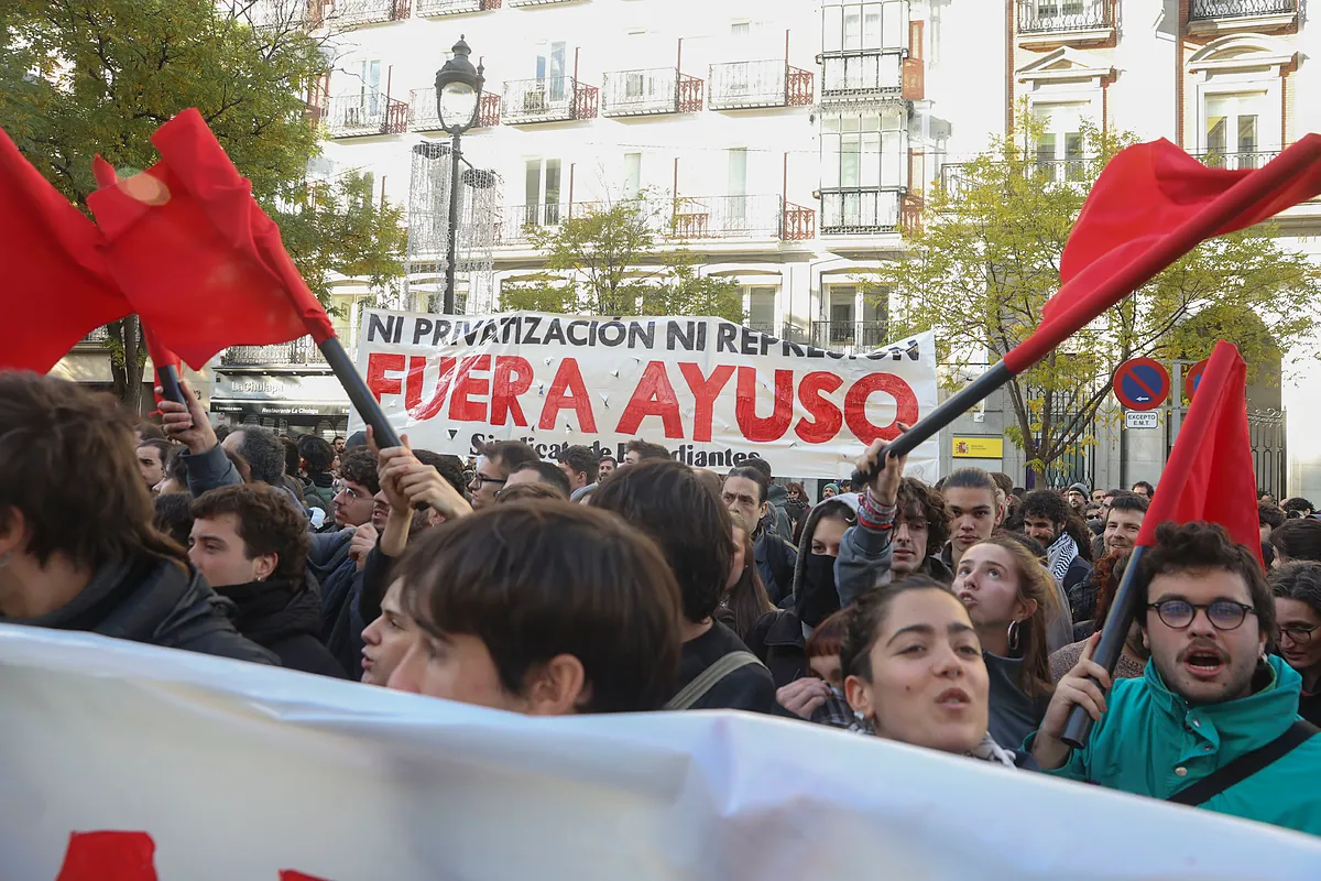 Las universidades madrileñas declaran la guerra a su nueva ley con una huelga que Sol tacha de "politizada" e "injusta" - El Mundo