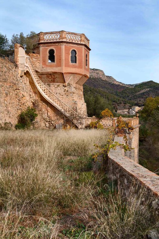 Tipologías obsoletas que recobran vida a través de 17 proyectos de reutilización adaptativa - Imagen 3 de 18