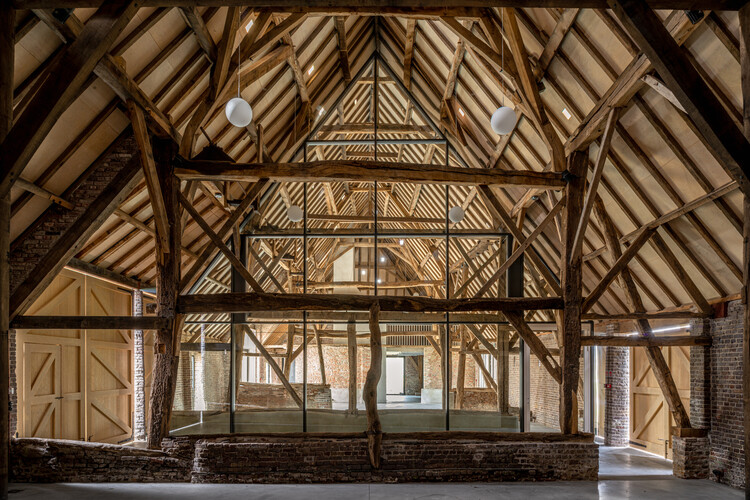 Tipologías obsoletas que recobran vida a través de 17 proyectos de reutilización adaptativa - Imagen 14 de 18