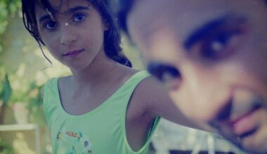 'Flores para Antonio' (2025), crítica | No duda en aportar honestidad a una familia opacada por su fama y a un genio con más interrogantes que respuestas