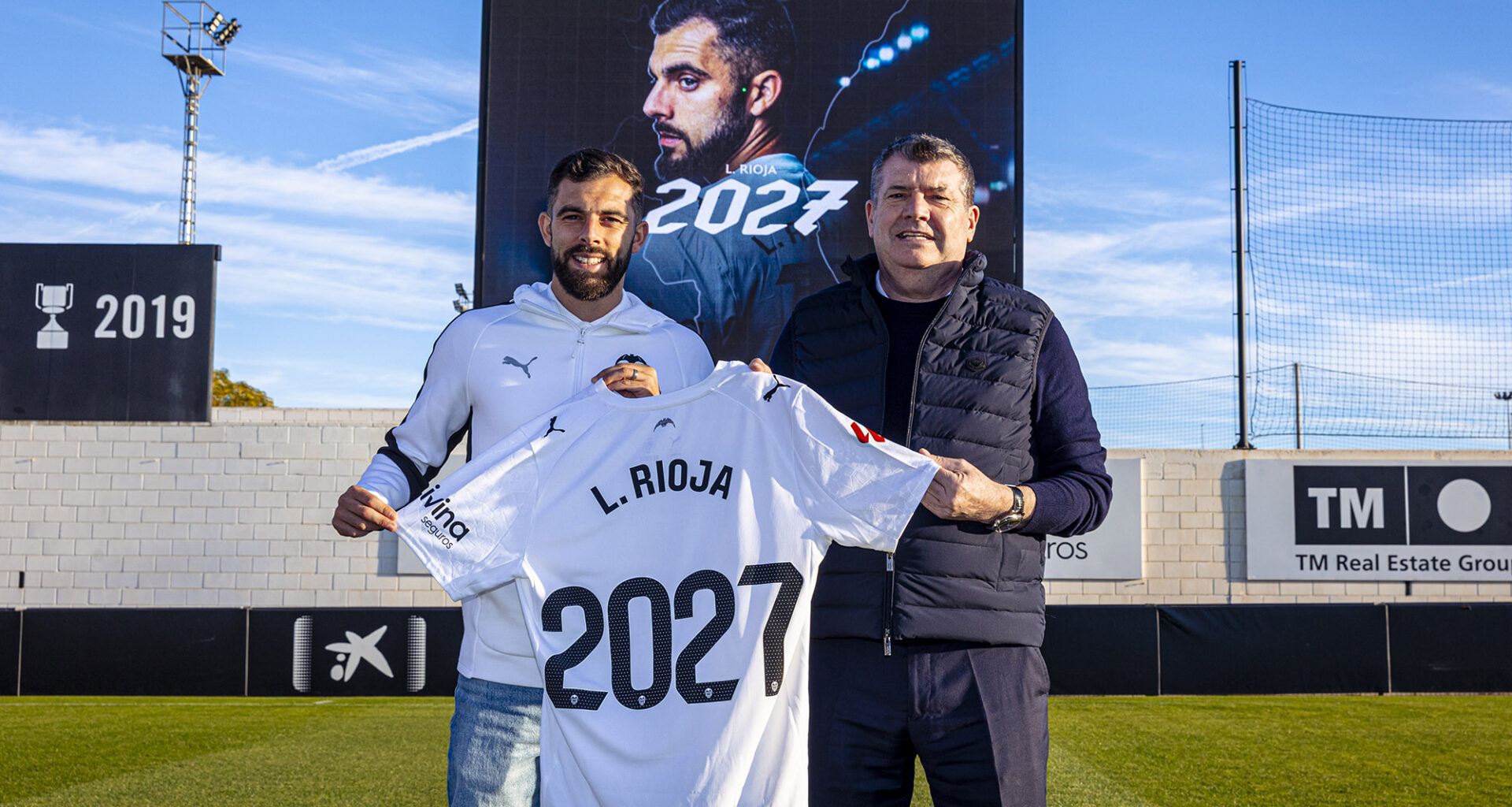 Rioja: “Esta renovación pone en valor la confianza que el Valencia CF deposita en mí”