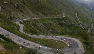 El discutido paso por el Col de Sarenne cuestiona el compromiso climático del Tour | Txirrindularitza