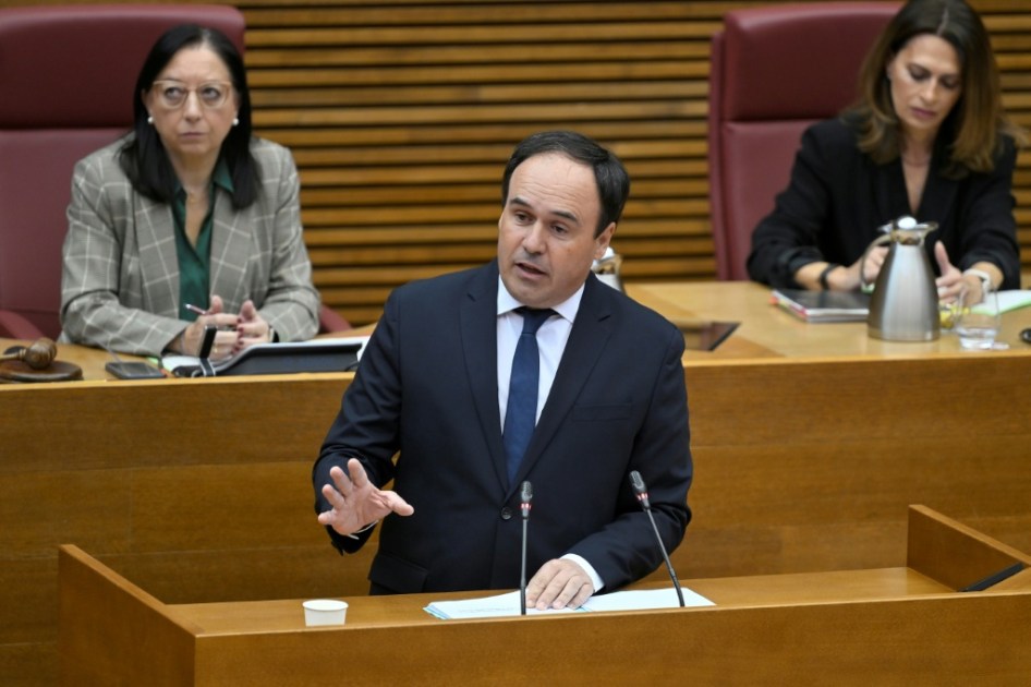 Investido el nuevo presidente de la región española de Valencia con el apoyo de la extrema derecha