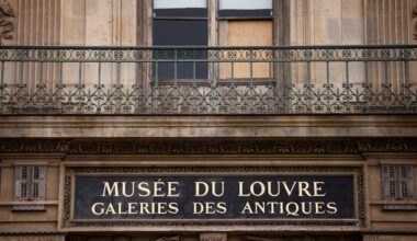 Una auditoría de 2018 alertó del riesgo del balcón del robo del Louvre, según la prensa