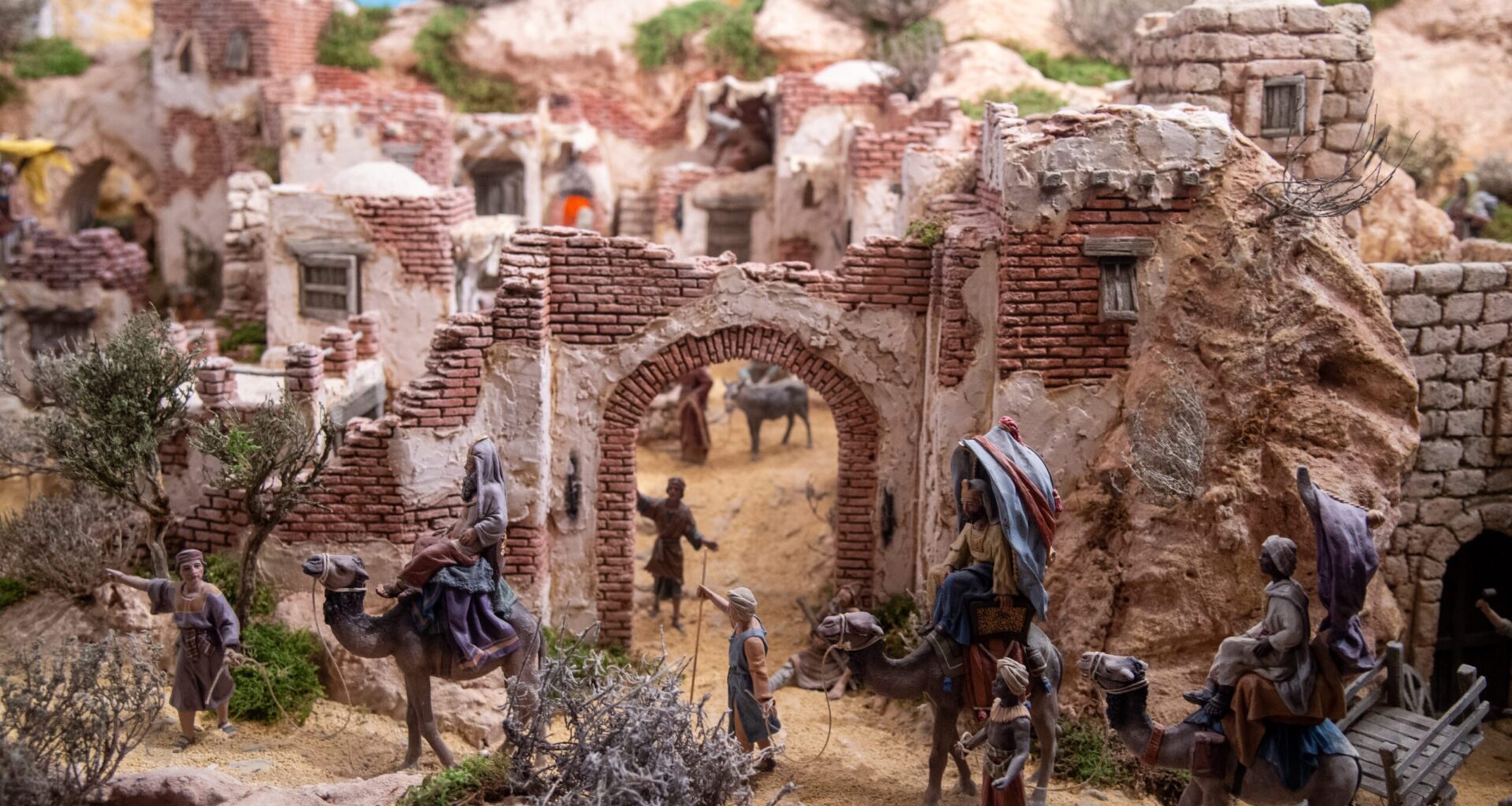 La Asociación Complutense de Belenistas inaugura la Navidad con nuevas exposiciones en Santa María la Rica y la antigua Fábrica de Gal