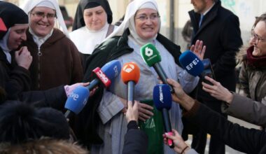Dos monjas españolas excomulgadas, detenidas por presuntamente vender obras de la Iglesia