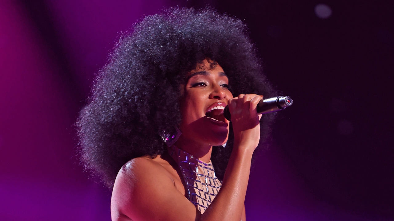 Nayo brilla en el escenario de La Voz con su interpretación de ‘Is that alright?’