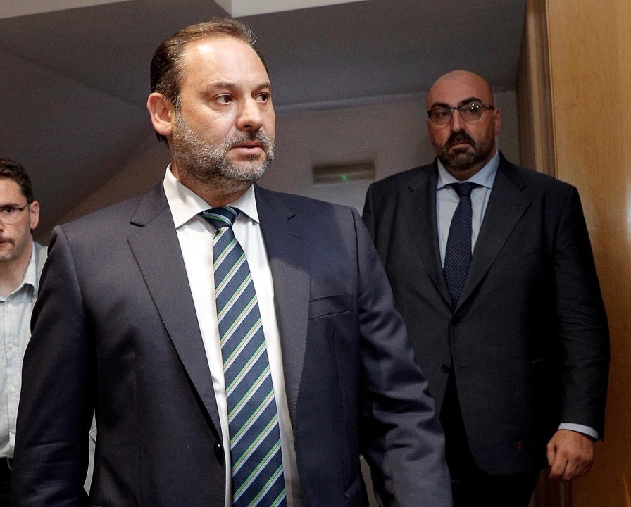 El Braserillo: La entrada en la cárcel de Koldo y Ábalos, las filtraciones que señalan a Sánchez y la respuesta Gubernamental (28/11/2025) - Tertulia de La Brújula - La brújula