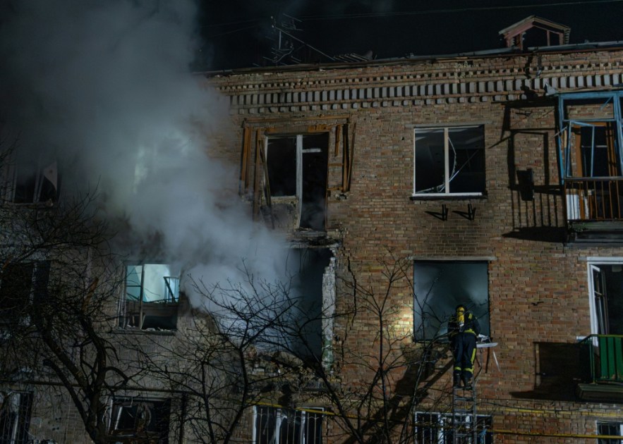 Un muerto y una decena de heridos por ataque ruso con drones contra Kiev