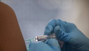 Sanidade invitará a los mayores de 60 años a participar en el ensayo para comprobar la eficacia de la vacuna del VRS