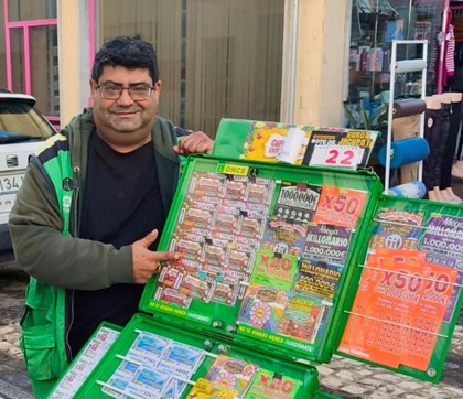 El vendedor Alfredo Rodríguez, que ha vendido el cupón premiado en San Fernando
