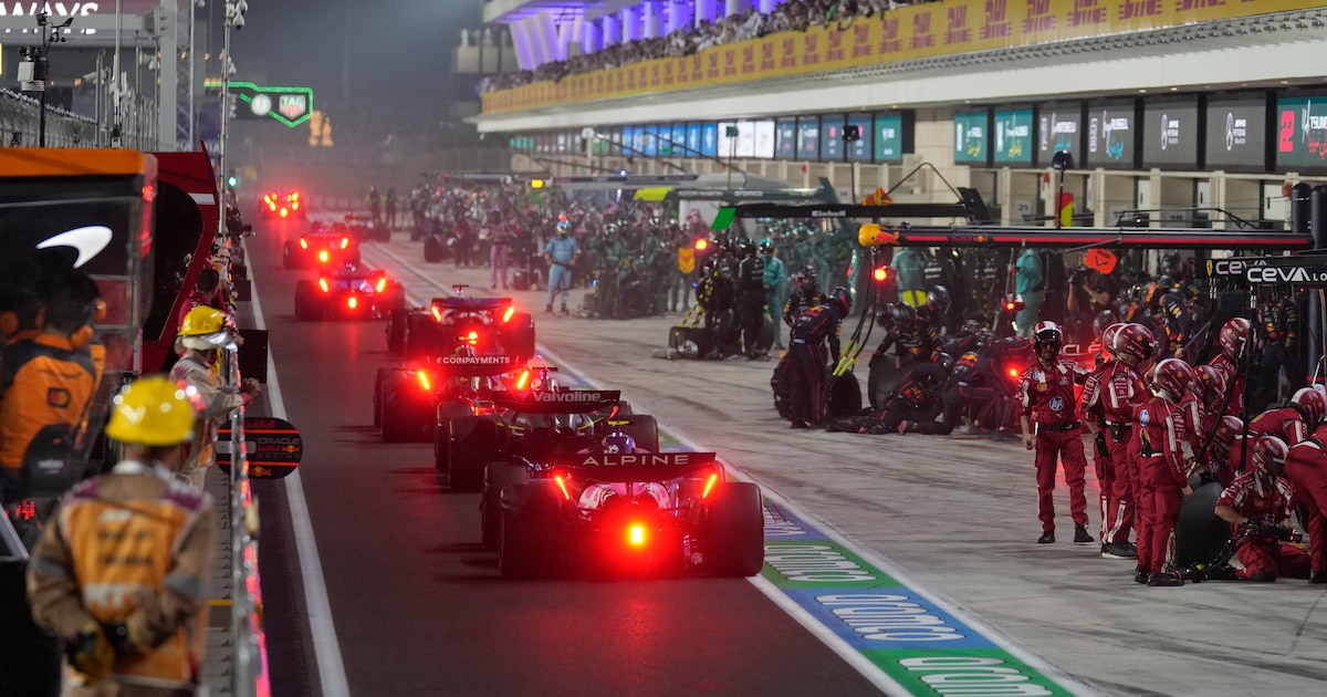El caos de las paradas en el Gran Premio de Qatar por una normativa de la F1: 18 autos entraron en la misma vuelta