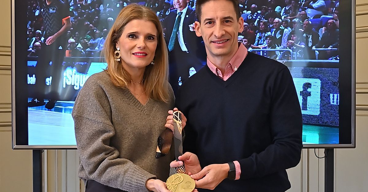 El Ayuntamiento de Salamanca rinde homenaje a Alberto Miranda tras su victoria en el Eurobasket 2025