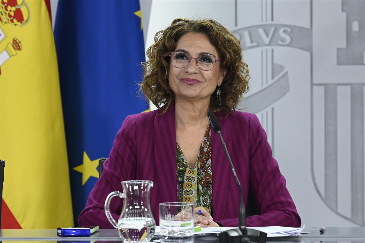 La vicepresidenta primera y ministra de Hacienda, María Jesús Montero, en la rueda de prensa posterior al Consejo de Ministros.