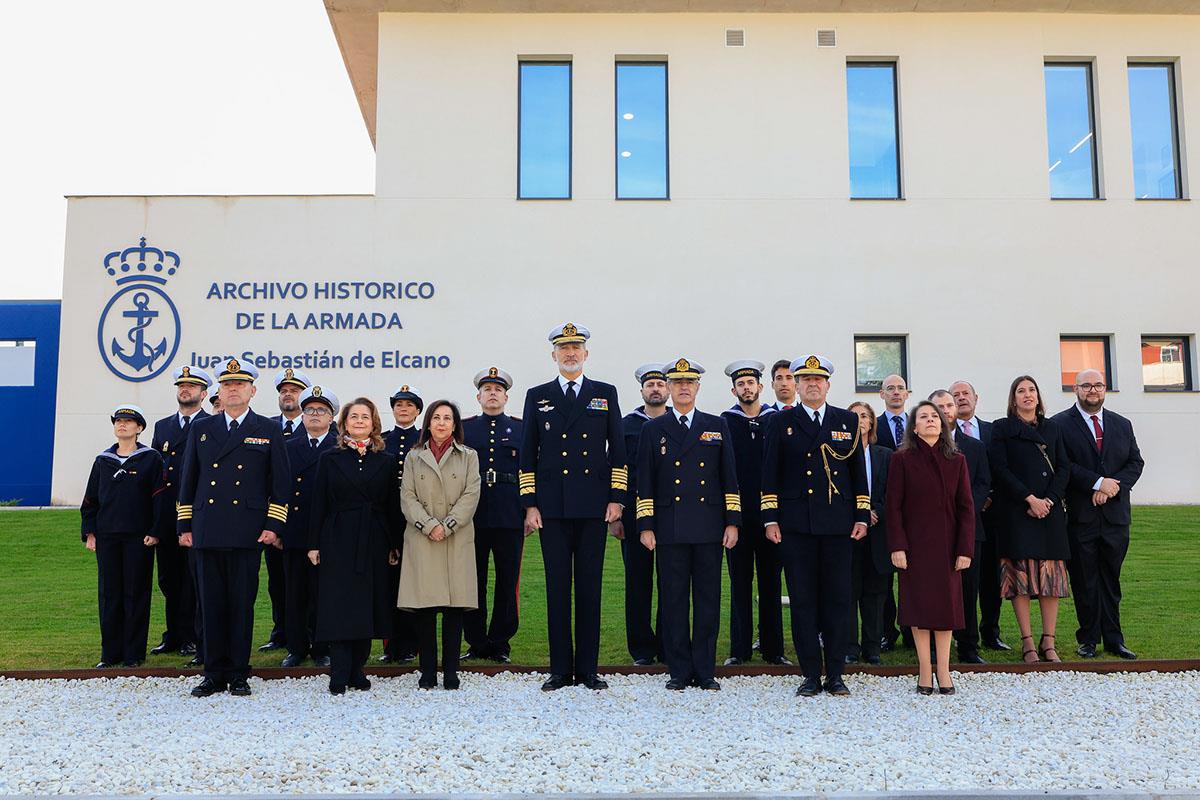El rey y la ministra en foto de familia