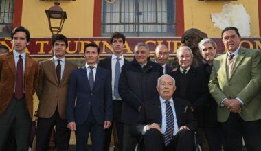 la emoción del maestro al inaugurar un busto en su honor