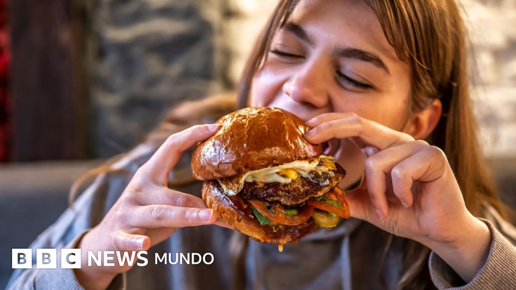 Los alimentos ultraprocesados son una amenaza para la salud mundial, advierten los expertos