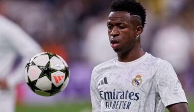Vinicius, en un calentamiento del Real Madrid (FOTO: Cordón Press).