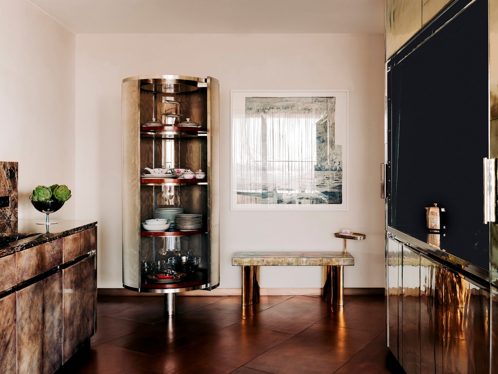 Eestancia con mesa dorada y estantería metlica