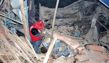 al menos 20 muertos tras potente terremoto de magnitud 6,1