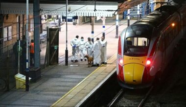 Acusan de intento de asesinato al sospechoso del ataque en un tren en Inglaterra