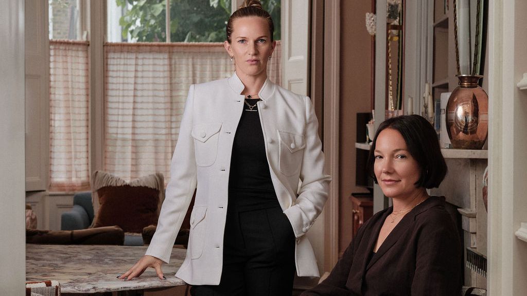 Así realizaron estas interioristas la revolución estética de una casa victoriana para una familia con hijos pequeños: “Está diseñada para que los niños puedan jugar sin romper nada”