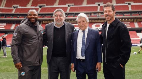 Rodríguez Uribes presencia el entrenamiento de los Miami Dolphins en el Riyadh Air Metropolitano | CSD