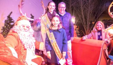 Papá Noel da la bienvenida a la Navidad en el Hort de Colón.