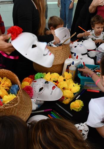 Gran asistencia a las actividades de Tosantos en el Mercado Diego Ponce