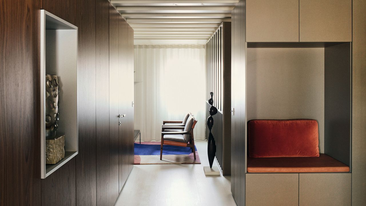 ¿Una casa moderna en un edificio veneciano del siglo XV? Sí, y es el hogar del diseñador Luca Nichetto: “Quería la ‘Eames lounge chair' en casa, pero no encajaba, me rendí”