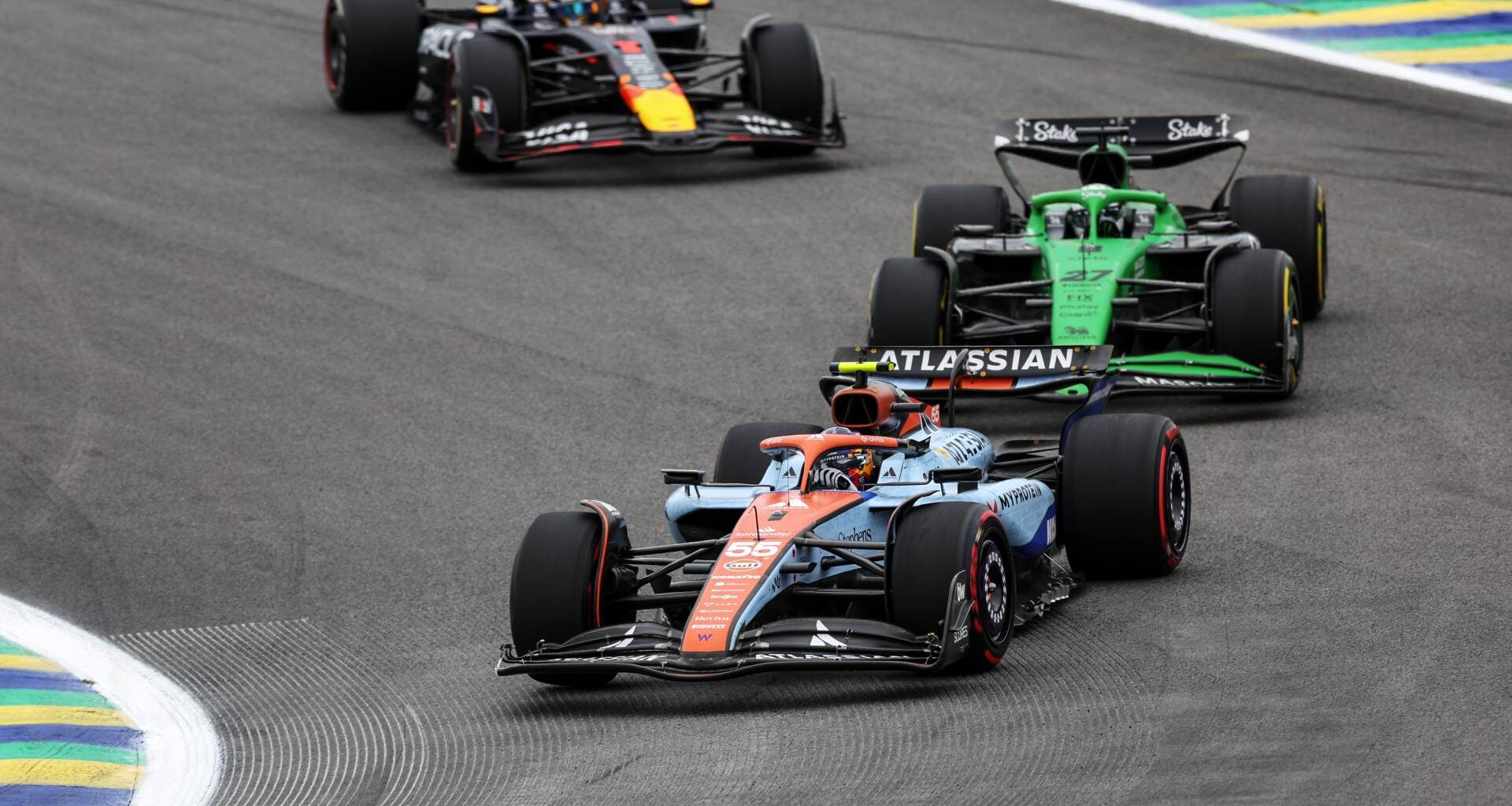 El GP de Sao Paulo de Carlos Sainz, condicionado por daños en la salida