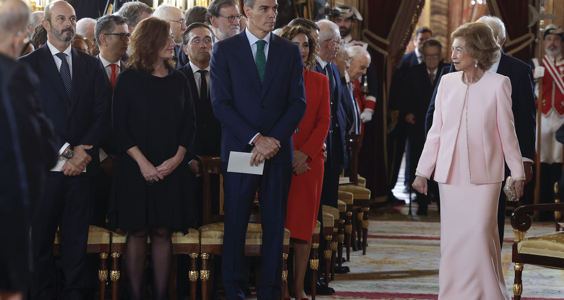 Pedro Sánchez asiste a la imposición del Toisón de Oro a la reina Sofía, Felipe González, Miguel Herrero y Rodríguez de Miñón y Miquel Roca