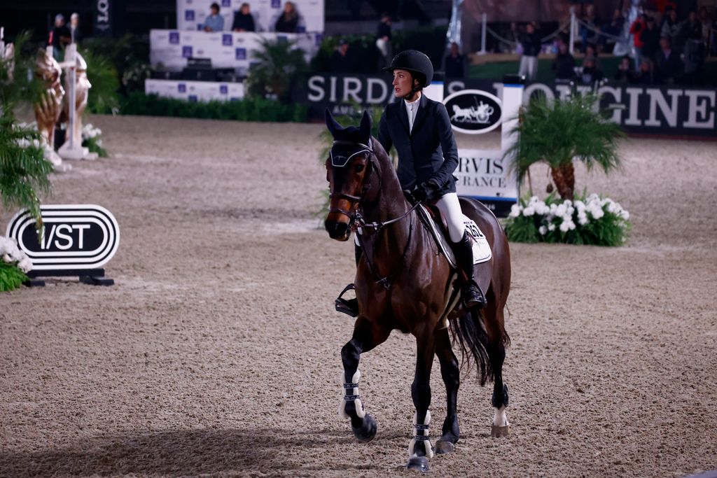 Jessica Springsteen en una competición de hípica