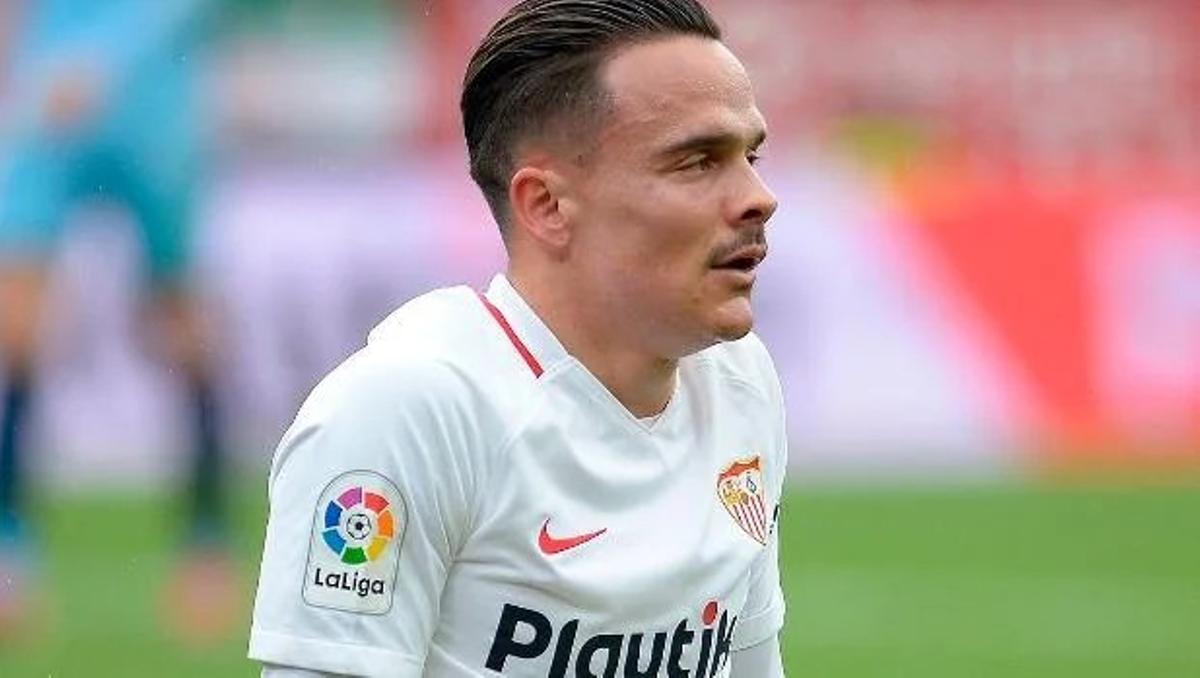 Roque Mesa, en un partido con el Sevilla