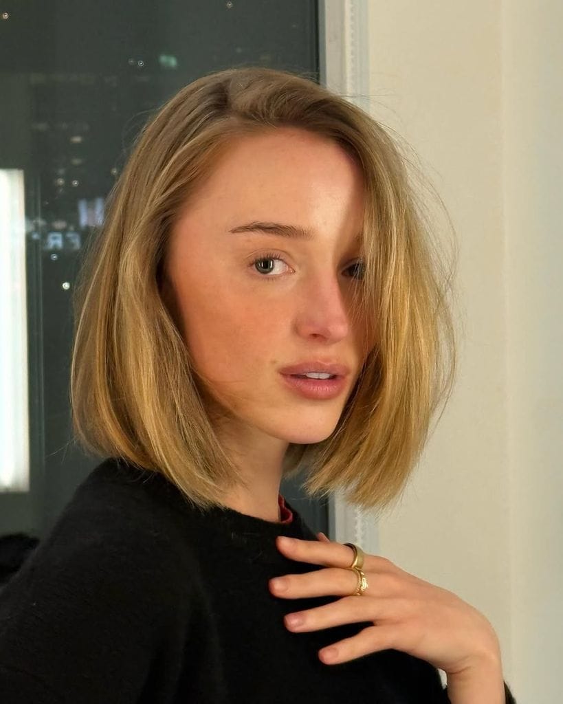 Phoebe Dynevor con corte de pelo nuevo. 