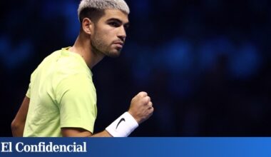 La exhibición de Alcaraz ante Musetti le asegura el número uno y las semis como primero de grupo (6-4 y 6-1)