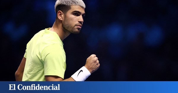 La exhibición de Alcaraz ante Musetti le asegura el número uno y las semis como primero de grupo (6-4 y 6-1)