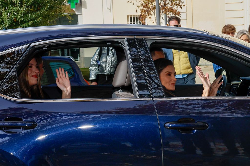 Felipe VI, doña Letizia, la infanta Sofía y la princesa Leonor llegan al almuerzo en El Pardo