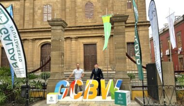 Daniel Gonzalez, gerente de DG Eventos y Teodoro Sosa, alcalde de Gáldar