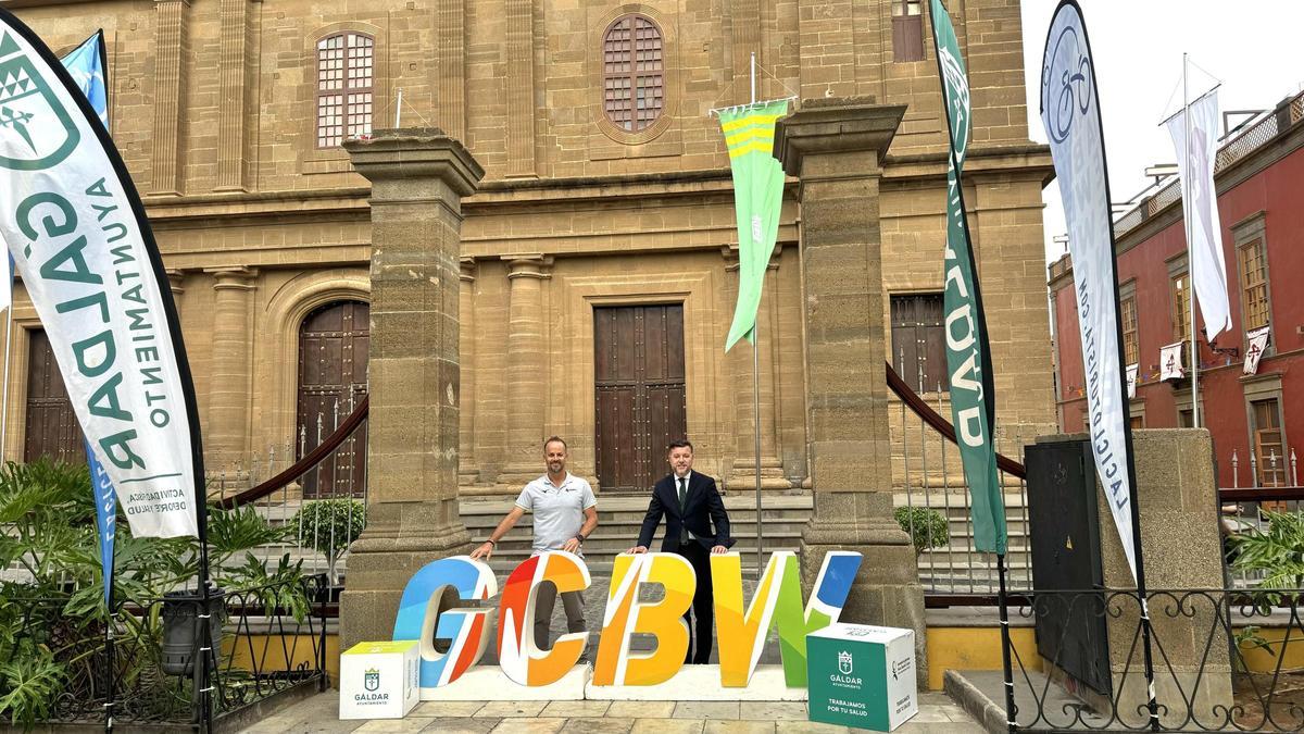 Daniel Gonzalez, gerente de DG Eventos y Teodoro Sosa, alcalde de Gáldar