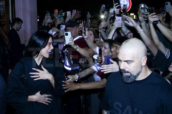 Decenas de fans esperaron durante