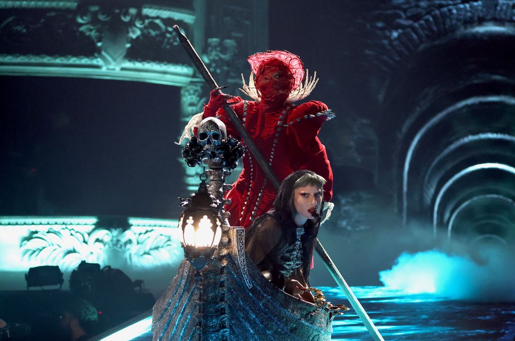 Lady Gaga se supera a sí misma en su paso por Barcelona: de su doble en el escenario al mensaje para sus 'little monsters' españoles