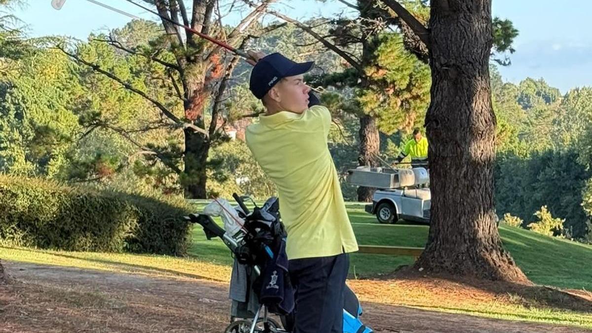 Javier de Bethencourt ejecuta un lanzamiento.